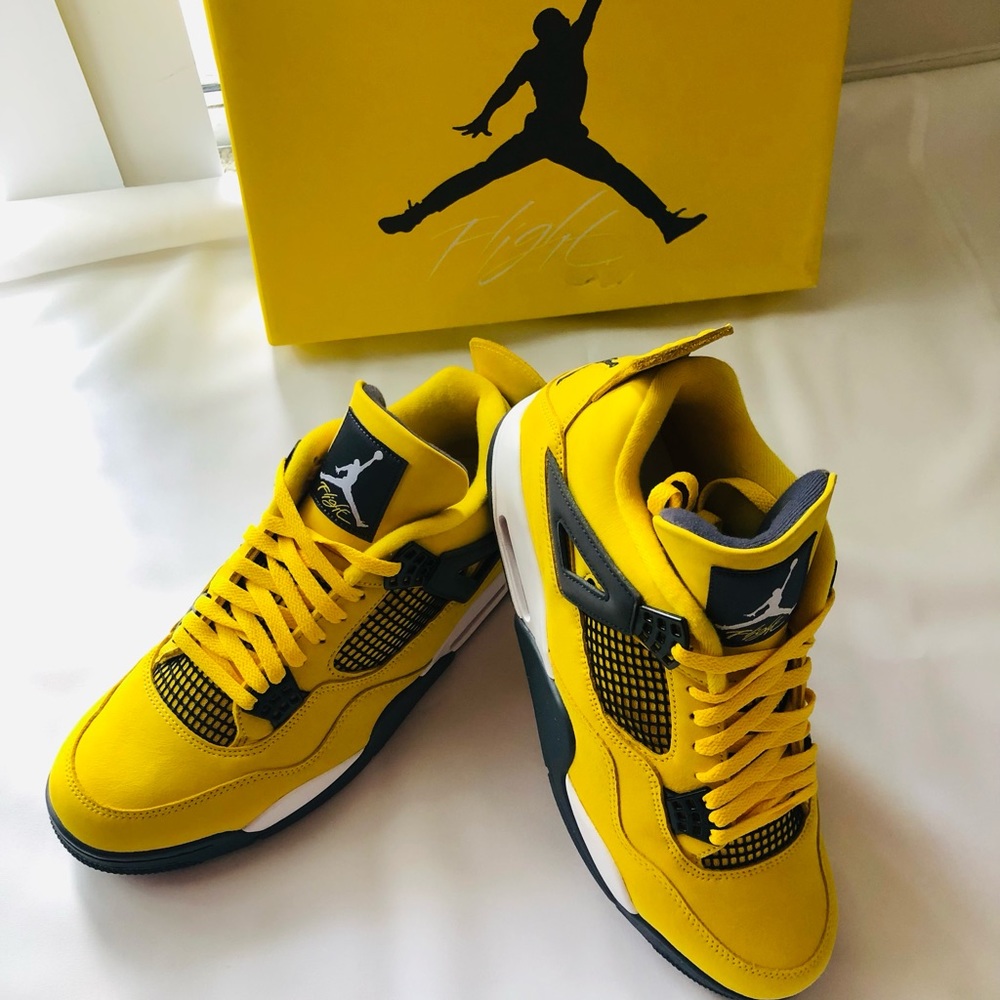 Jordan 4 Lightning size 12